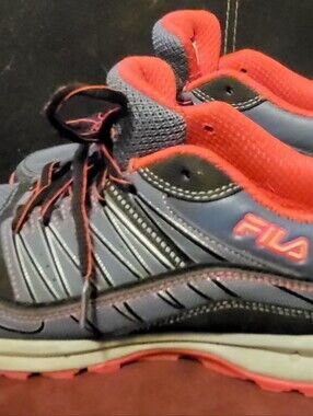 Fila Womens Grey and Coral Athletic Sneakers Size 8